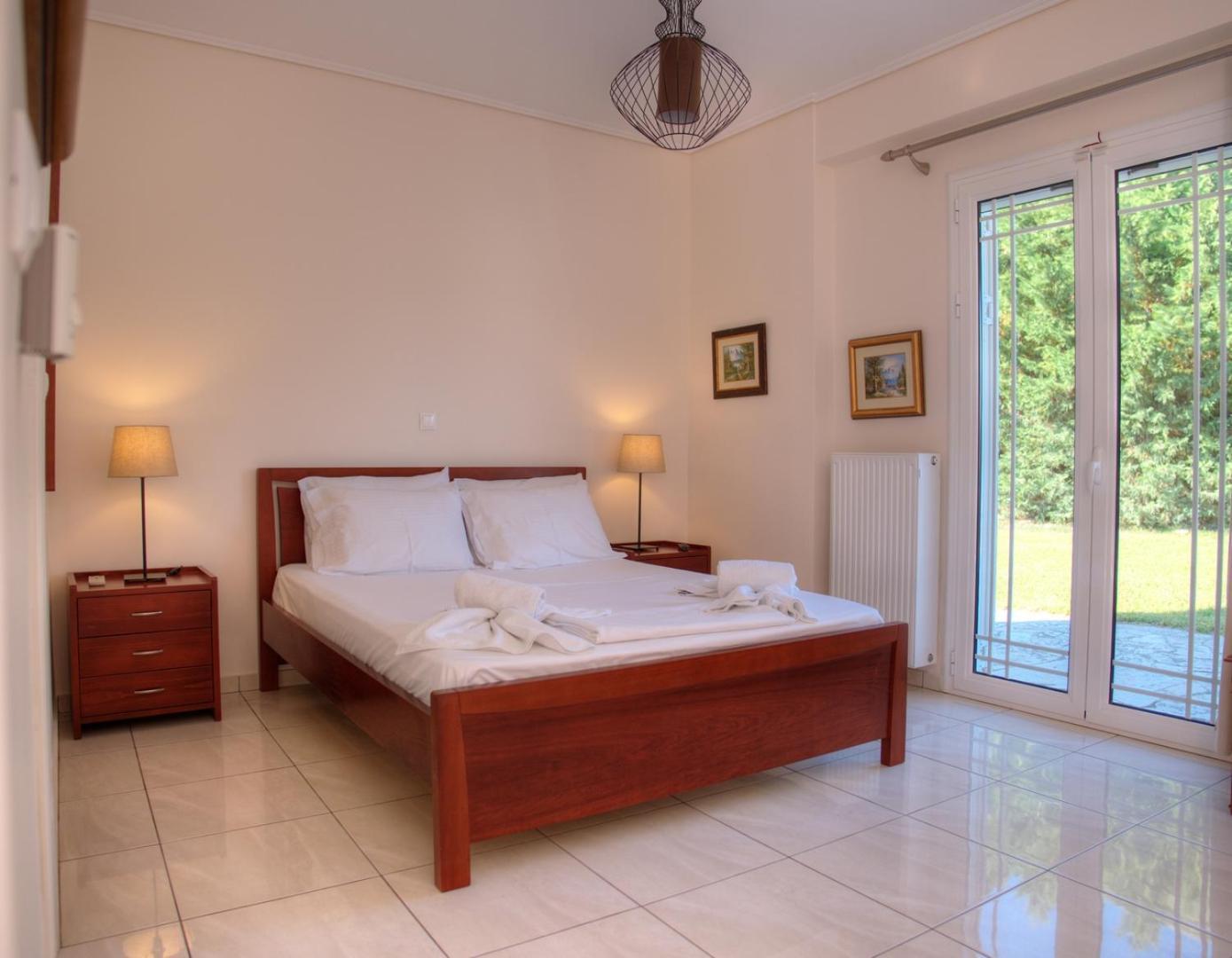 Thea Studios Finikounta Luaran gambar